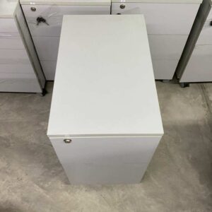 灰色双抽屉带轮移动柜。