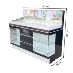 玻璃展示柜，黑色木质化妆品展示柜，配有两扇玻璃门和三扇木门。