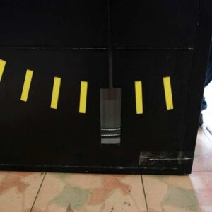 产品广告牌高落地灯箱，黑色木质框架。_B1DRF985AT