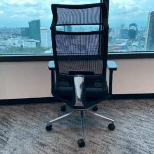 办公椅，钢腿，布艺坐垫，网状靠背，高脚，黑色，Modernform 品牌