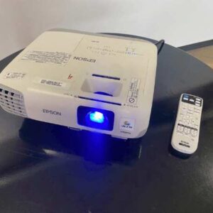 Projector EPSON brand, model EB-X9_BA3WNYF8MU