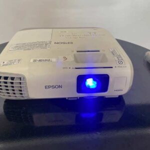 Projector EPSON brand, model EB-X9_BA3WNYF8MU