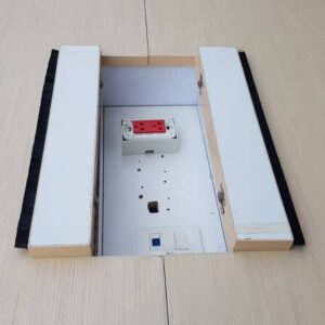 12座會議桌，鋼製桌腳附電源插座，淺棕色木質桌面（2）