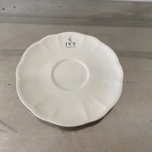 白色陶瓷咖啡杯碟套装。