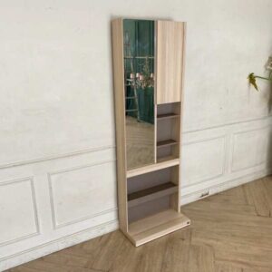米白色木质梳妆台，S.B.FURNITURE品牌。