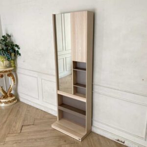 米白色木质梳妆台，S.B.FURNITURE品牌。