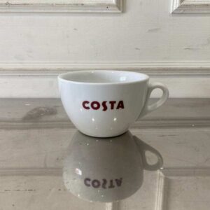 白色陶瓷咖啡杯套装，带把手和碟子，Costa Coffee品牌。