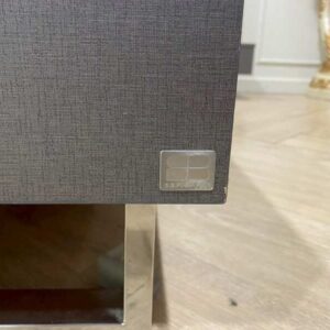 5英尺深棕色木床，SB FURNITURE品牌。