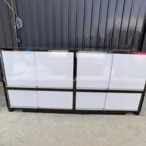 230厘米LED玻璃展示柜台，粉黑色底座，配阶梯式展示架