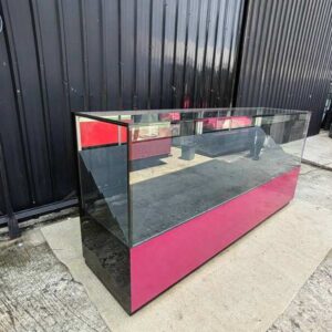 230厘米LED玻璃展示柜台，粉黑色底座，配阶梯式展示架