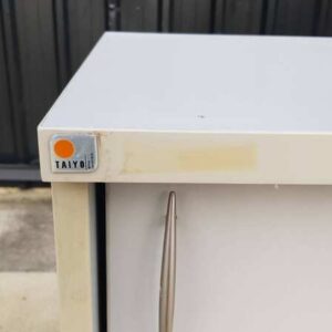 双门滑动文件柜，白色木质框架，TAIYO品牌