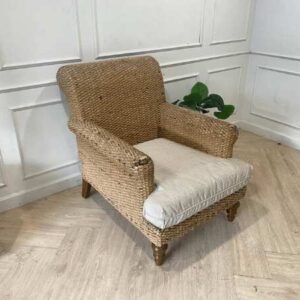 藤椅配有舒适的布垫。_HXKUJH1YDN