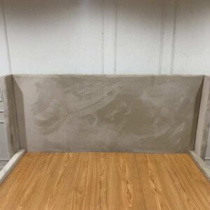 6英尺木质床，米色天鹅绒面料软包，S.B.FURNITURE品牌。