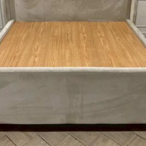 6英尺木质床，米色天鹅绒面料软包，S.B.FURNITURE品牌。