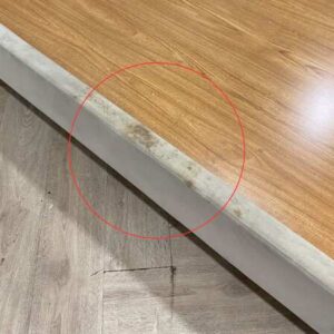 6英尺木质床，米色天鹅绒面料软包，S.B.FURNITURE品牌。