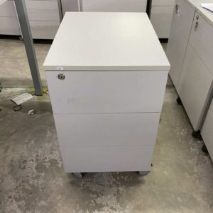 灰色三屉移动柜，带轮子，高 66 厘米。