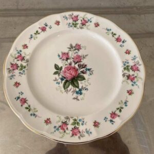 Qualitier 品牌 Sweet Romance 型号的粉色玫瑰图案金边陶瓷盘，27 厘米。