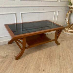 木质咖啡桌，弧形桌腿，玻璃桌面。 - 尺寸：110 x 60 x 46 厘米 （宽 x 深 x 高，单位：厘米） * 如图所示，存在一些细微瑕疵；不影响使用。