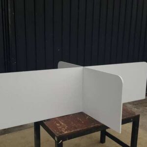 白色办公桌隔断