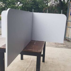 白色办公桌隔断