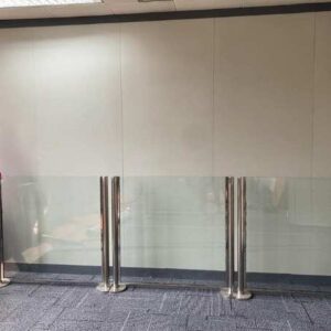 走道隔断、不锈钢杆、玻璃板_L22FSQDZWE