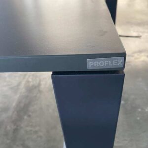 PROFLEX 品牌深啡色鋼腳辦公桌。