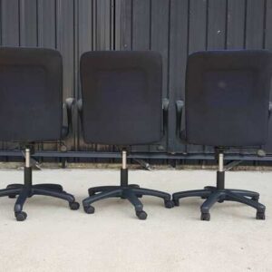 Office chair, steel legs, fabric seat, MONO brand, black and blue colors._LS0VVJSQFU