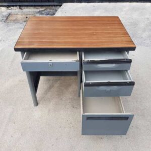 钢制办公桌，木质桌面，4 个抽屉，KINGDOM 品牌