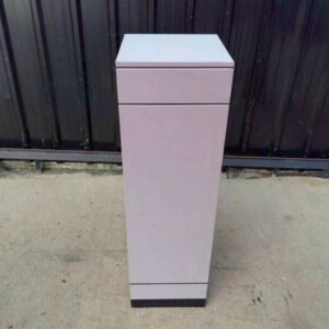 灰色展示架 / 产品展示架