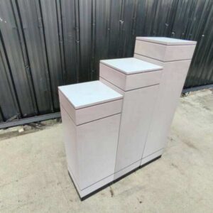 灰色展示架 / 产品展示架