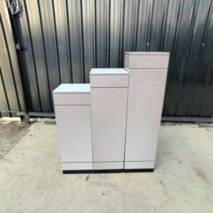 灰色展示架 / 产品展示架