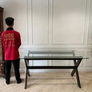 餐桌，玻璃桌面，木腿，黑色，150 厘米
