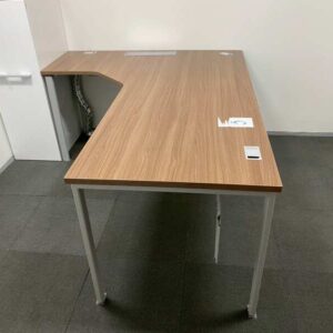 L型转角工作台，钢制桌腿，带电源插座，宽180厘米 (1)