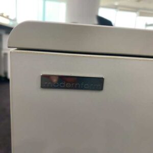 Modernform 白色双抽屉移动柜，带轮子