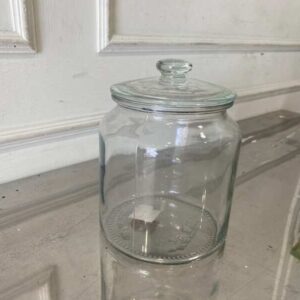 宜家品牌多用途带盖玻璃罐，用于食品保鲜。