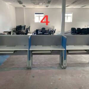 洛克沃斯白色办公桌（带电源插座）
