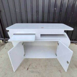 带白色台面的展会展示柜台