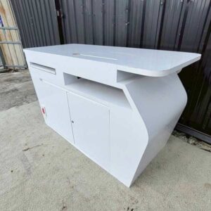 带白色台面的展会展示柜台