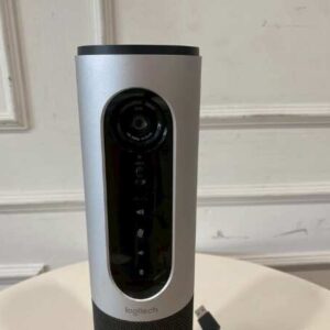 带麦克风和扬声器的黑色罗技会议网络摄像头