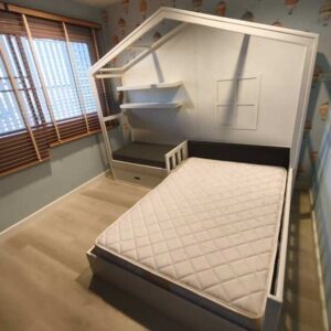 3.5 英尺床架 + 床垫，Sealy Posturepedic Deluxe Cushion Firm 型号，厚度 9 英寸。