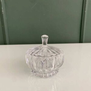 多用途玻璃罐，带凹槽图案和盖子，复古风格。