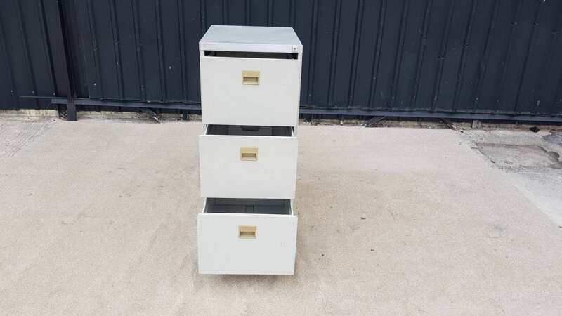钢制文件柜,3 个抽屉,LEECO 品牌,小把手。_UQ7QFJRM84