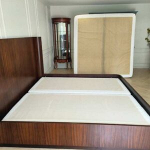 现代风胡桃木纹 6 英尺床，高床头，圆角床架设计