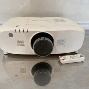 投影机品牌：松下，型号：PT-EX 800