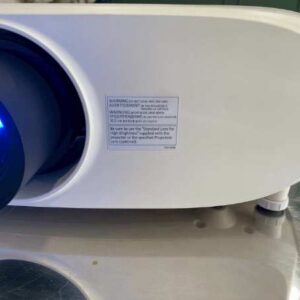 投影机品牌：松下，型号：PT-EX 800