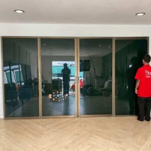 带固定面板的滑动玻璃门