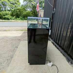 带LED照明的黑色玻璃展示柜