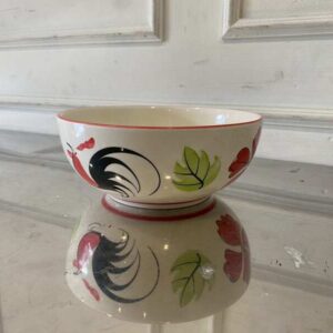 8英寸陶瓷碗，带有公鸡标志，红色碗沿。