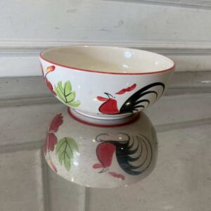 8英寸陶瓷碗，带有公鸡标志，红色碗沿。