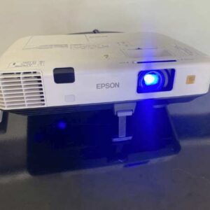 投影机品牌：EPSON，型号：EB-1930